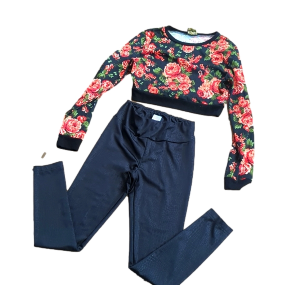 Floral crop long sleeve bundle. Closet clear out sale.
